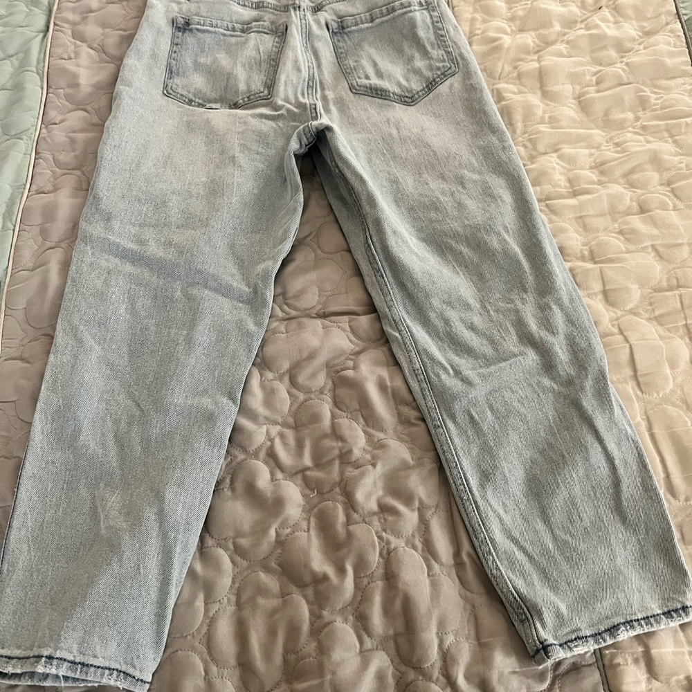 Hollister ultra high rise mom jeans 28x25